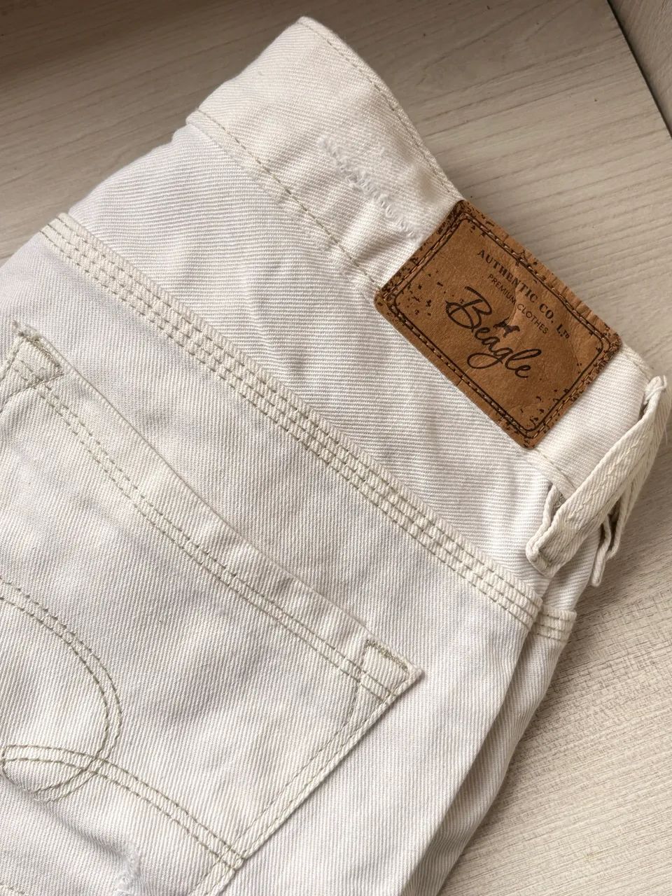 Short jeans branco Beagle - destroyed - Foto 4