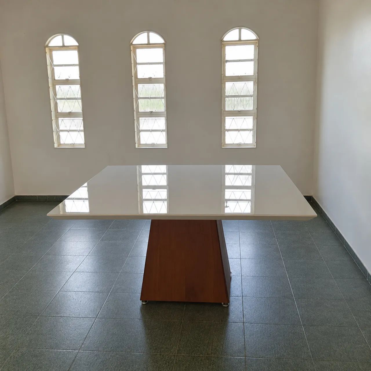 Mesa quadrada 8 lugares com tampo de vidro