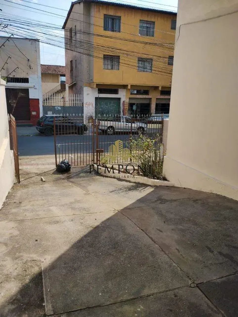 Excelente casa geminada com 02 quartos e vaga para até 4 carros. - Foto 3