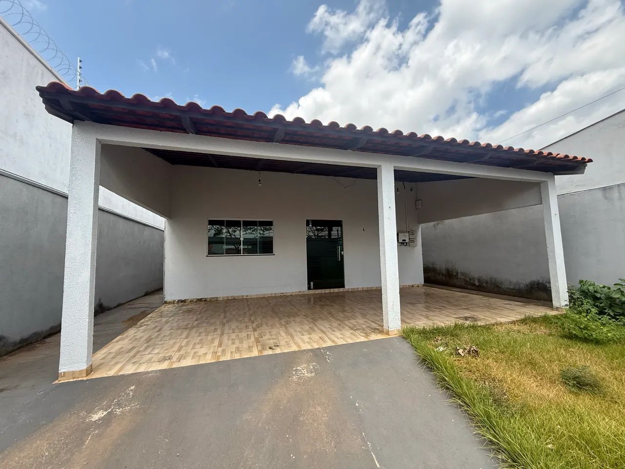 Alugo Casa 3 Quartos Com Placa Solar - Foto 2