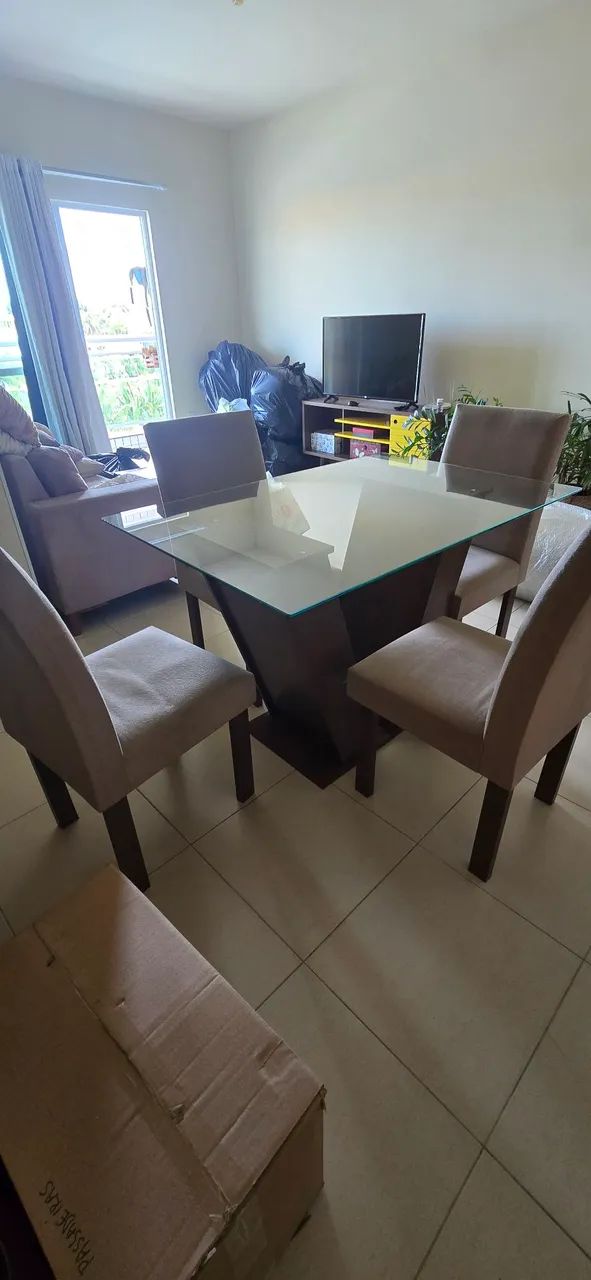 Mesa com 4 cadeiras