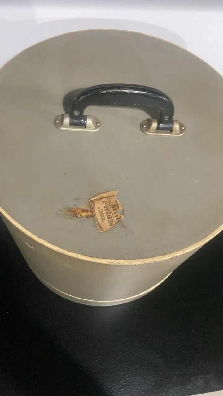 Caixa Porta Chapéu Peruca Forrada Com Couro Vintage  - Foto 5