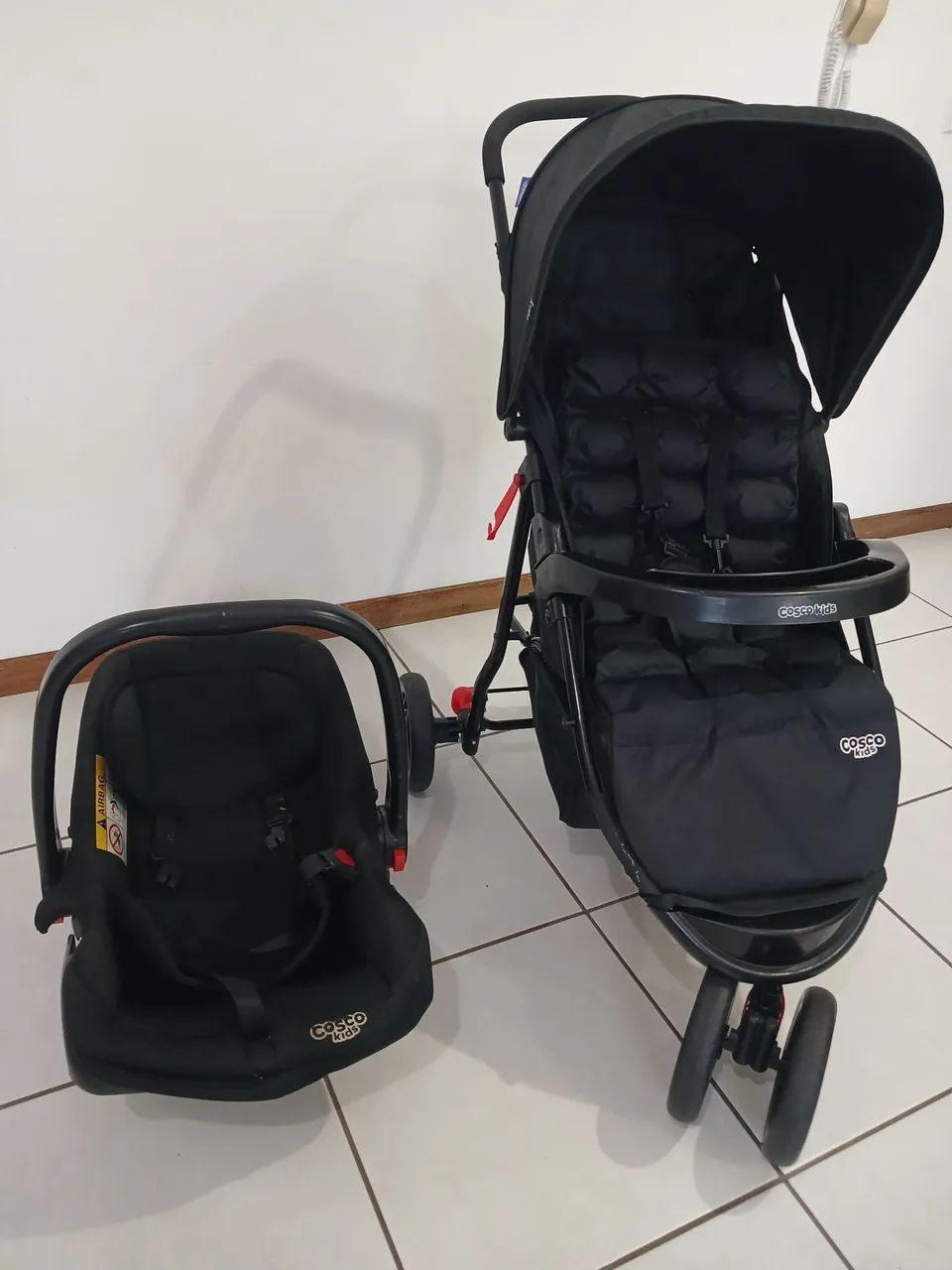 Vendo carrinho e bebê conforto