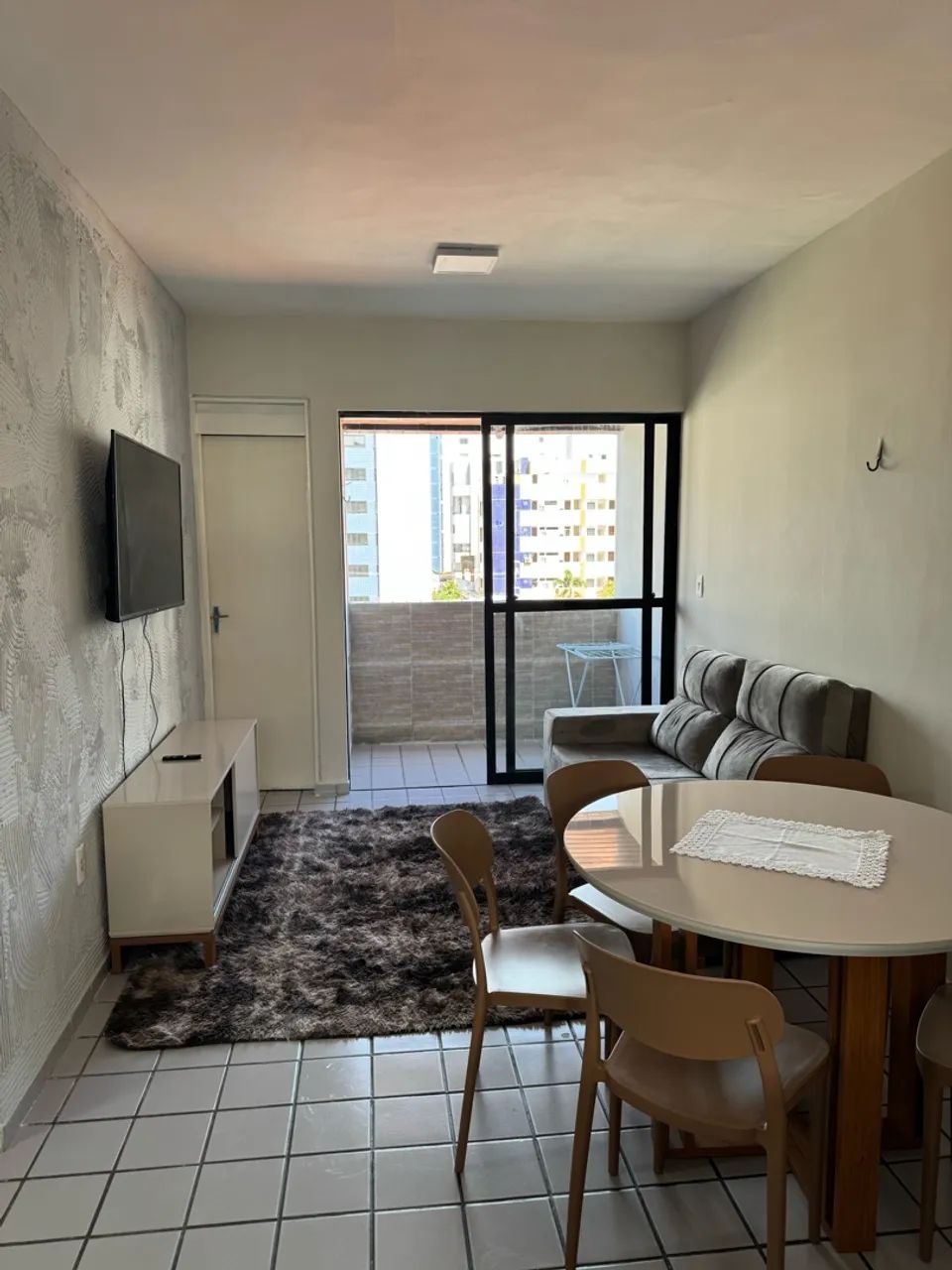 Apartamento mobiliado para alugar em Intermares 