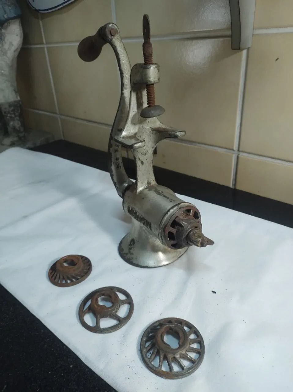 Maquina de moer carne antiga - Foto 4