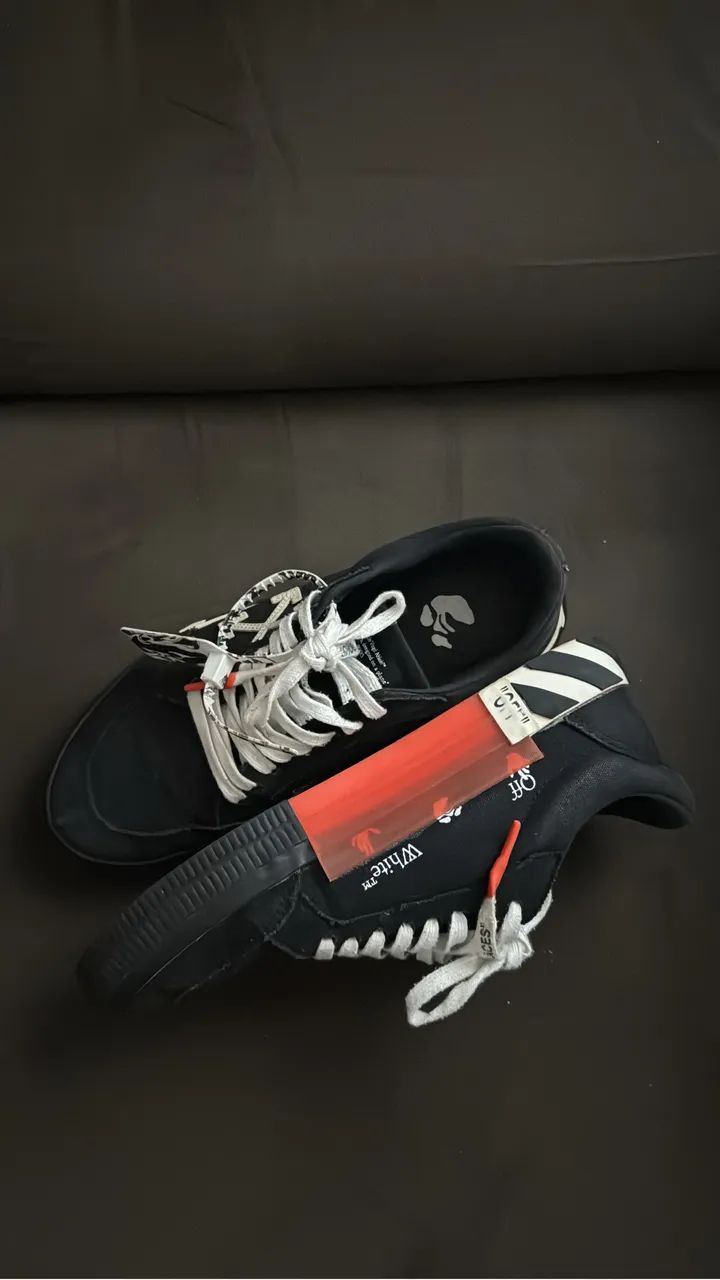 Tênis Off-White Vulcanized Low Black White Arrow - Foto 2