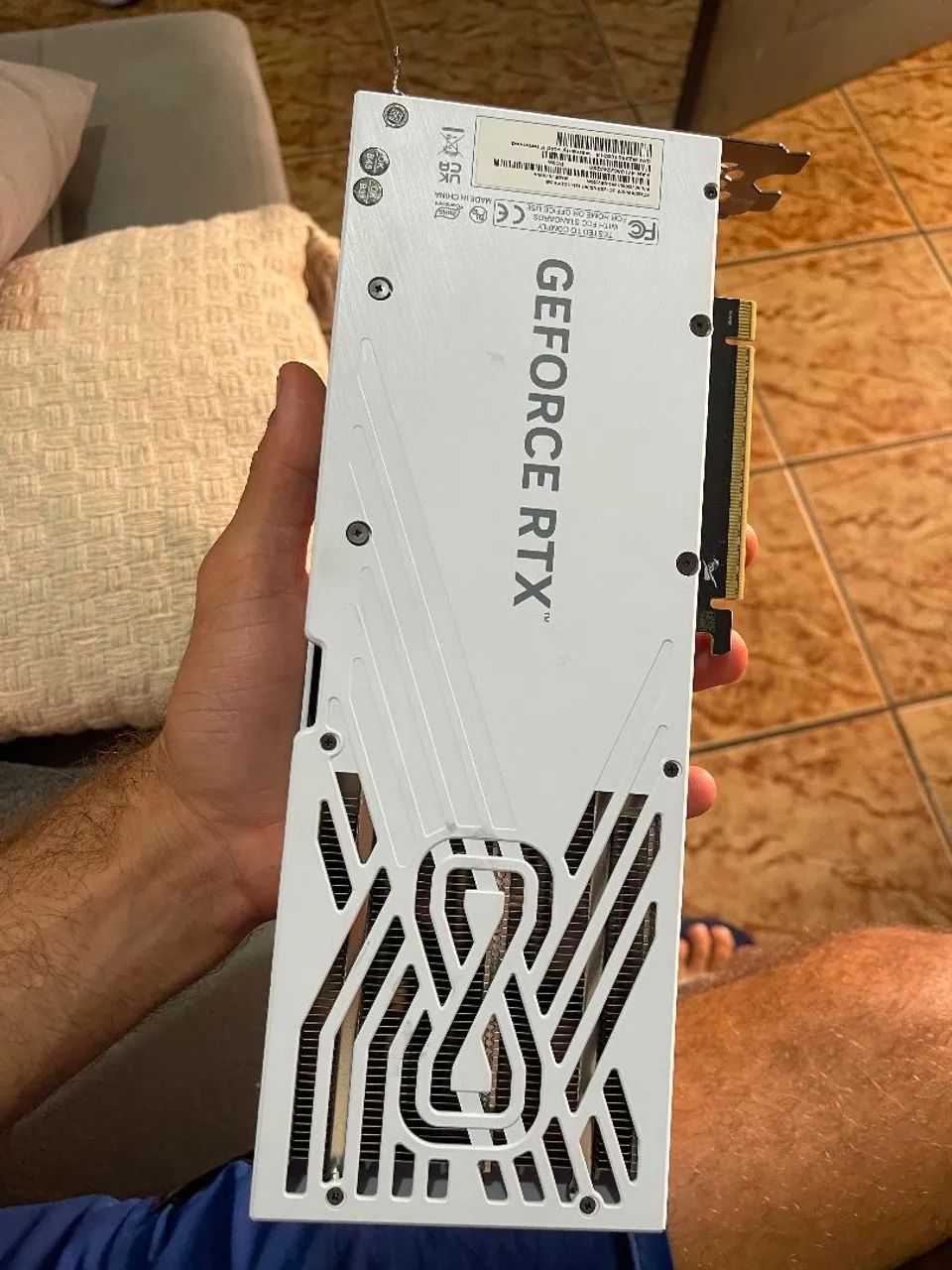 Rtx 5070 12 gb palit white  - Foto 4