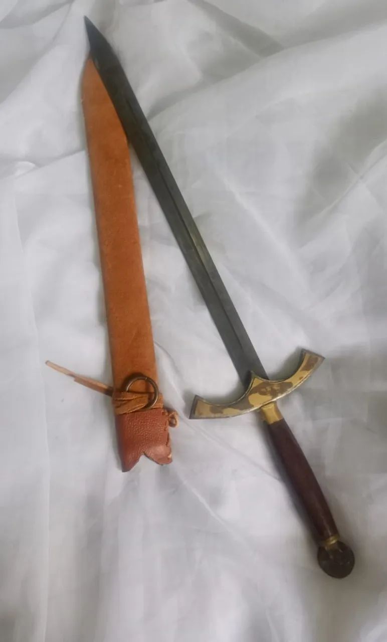 Espada / adaga medieval com bainha de couro 