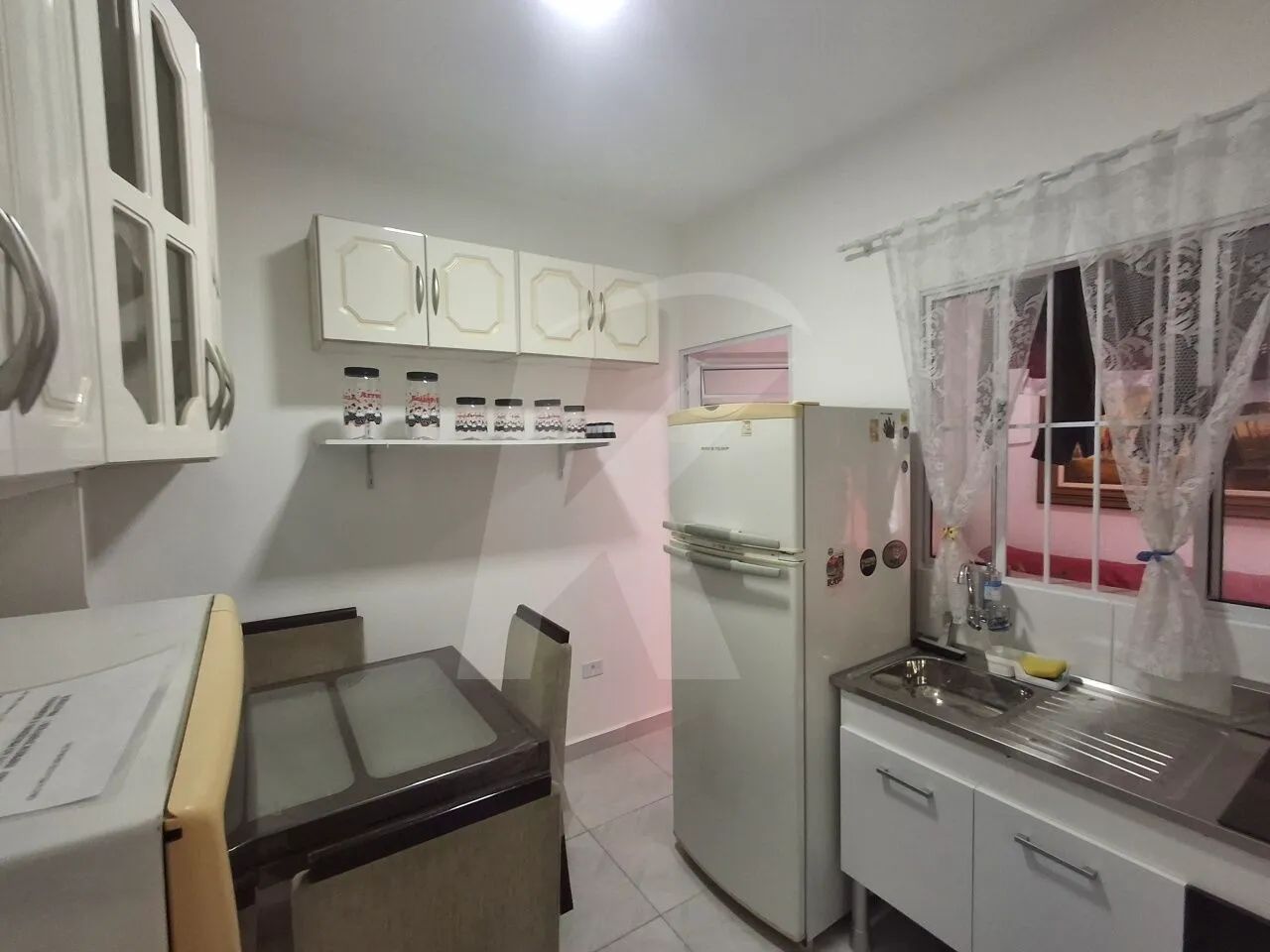 Casa com 1 dormitório, sala, cozinha, banheiro, área de serviço. - Foto 3