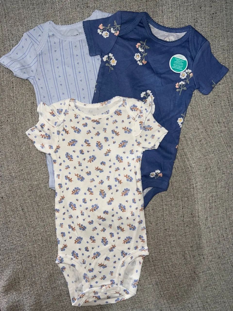 Kit 3 bodys Carters novo - Foto 2