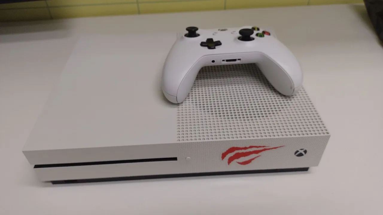 X-box One S 