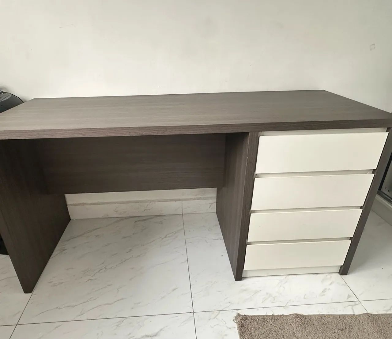 Mesa de estudos MDF