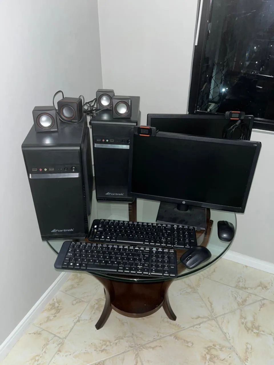 ? Vendo 2 Computadores de Mesa Completos - Prontos para Uso!