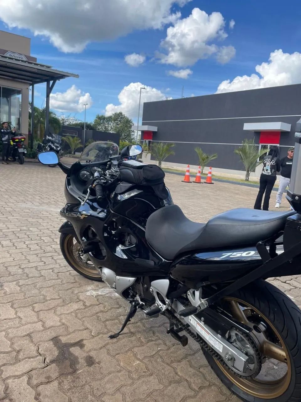 Suzuki GSX 750F - Foto 3