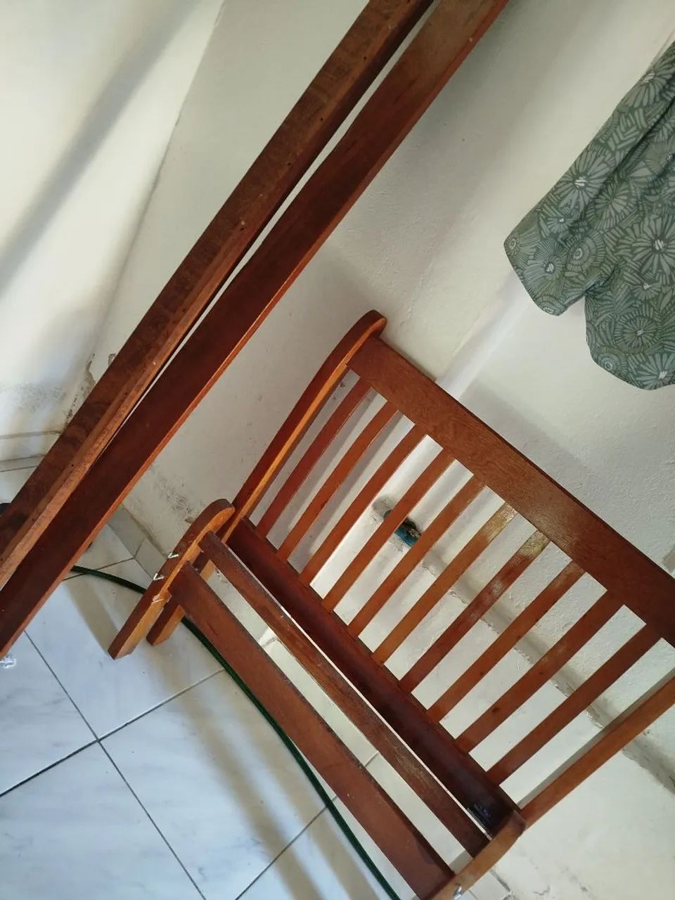Cama de madeira maciça - solteiro