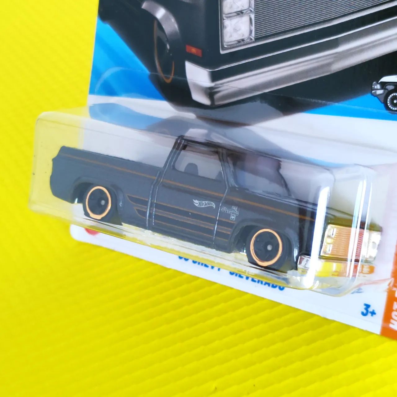 1x Hot Wheels '83 Chevy Silverado - HW Hot Trucks (9/10) - Código