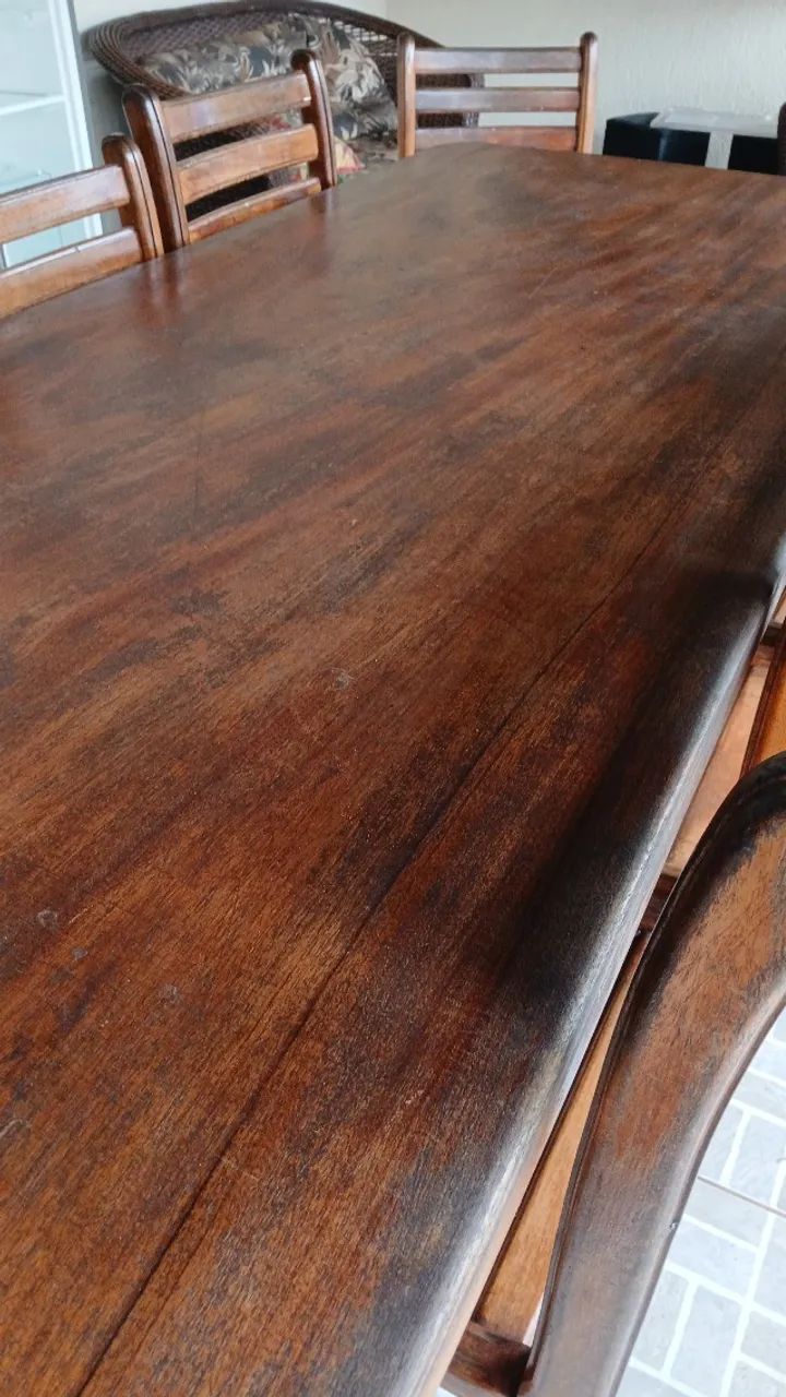 Mesa de madeira com 8 cadeiras  - Foto 2