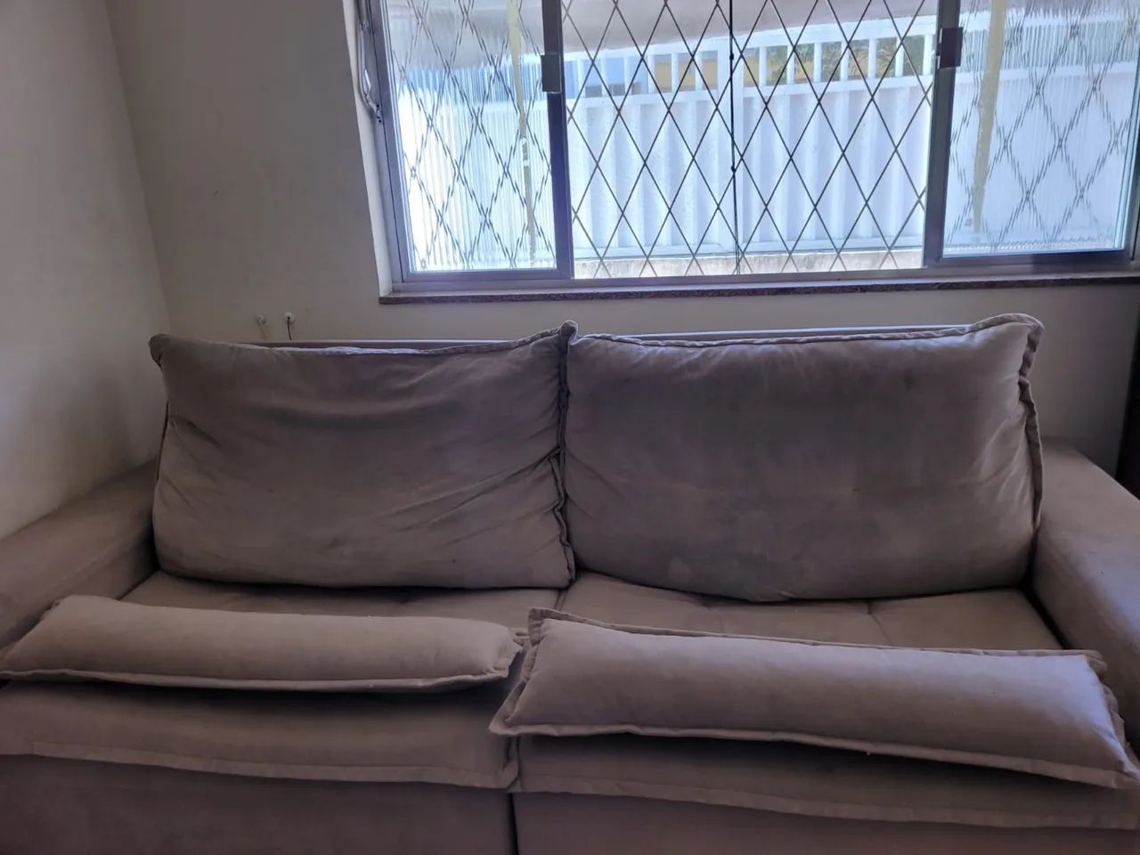 Vendo sofá de 4 lugares retrátil ,vira cama  - Foto 5