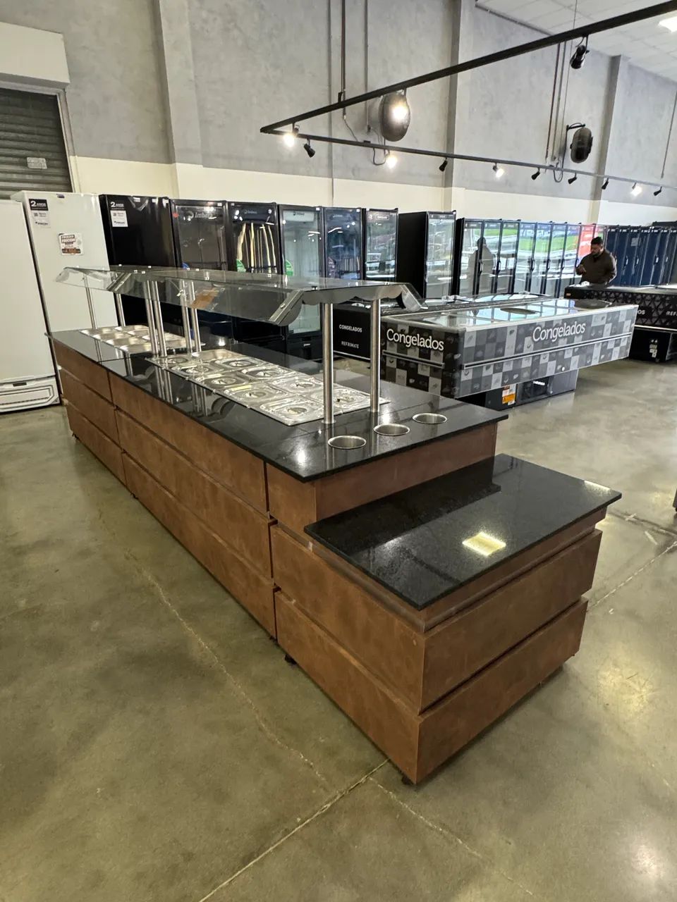 Buffet restaurante completo quente e frio com módulo pratos 