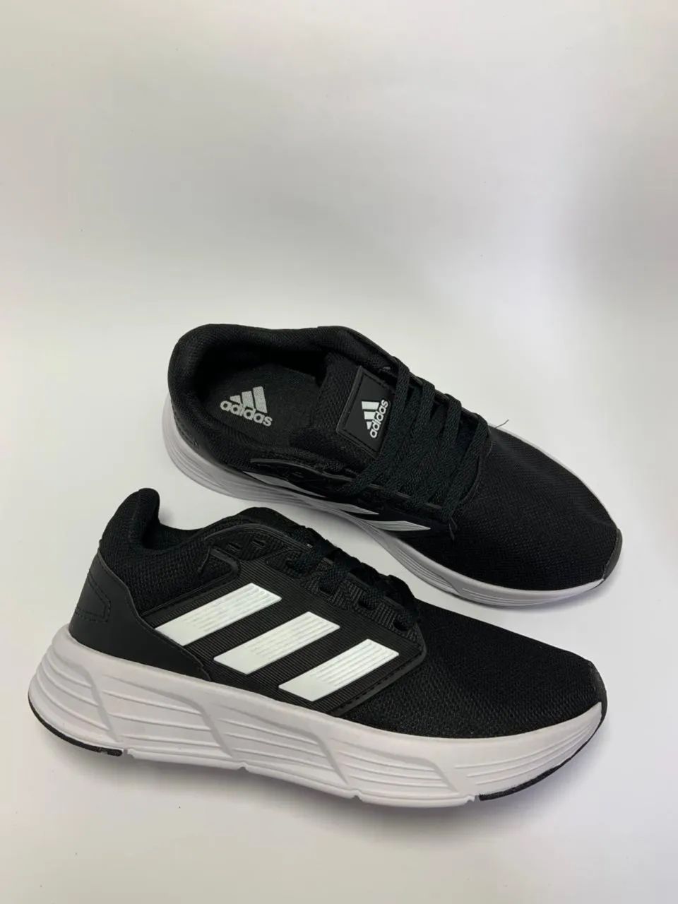 Tênis adidas 