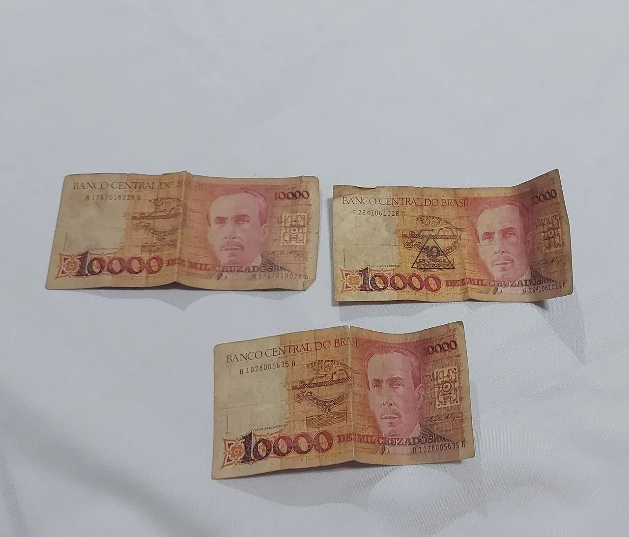 3 old Brazilian banknotes of 10,000 Cruzados