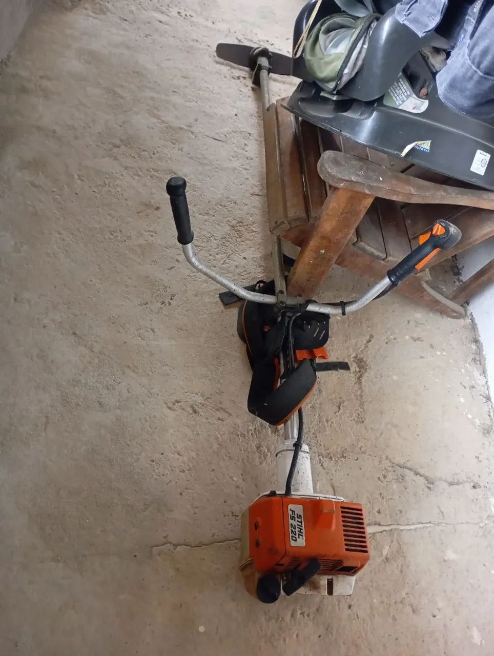 Roçadeira sthil fs 220