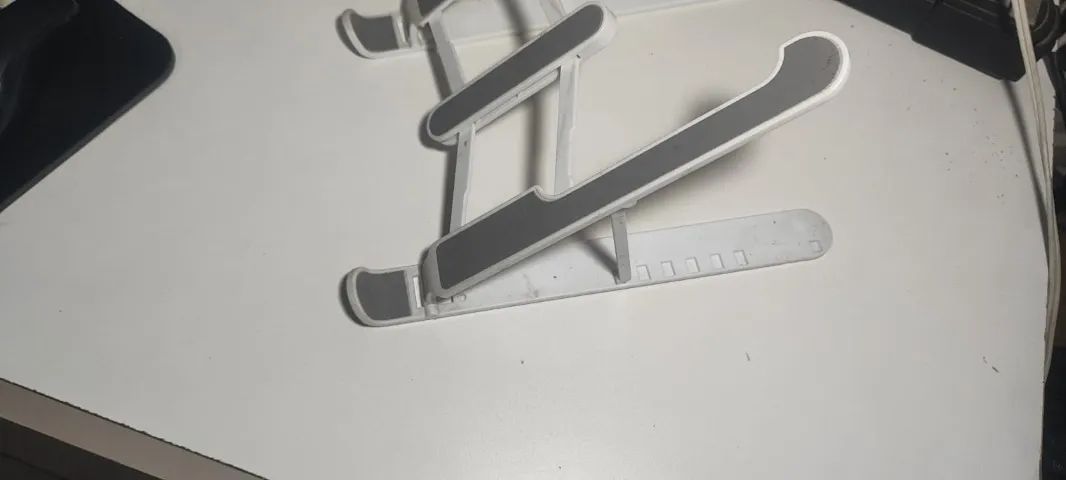 Suporte de Notebook de Plástico Dobrável Usado - Bom Estado - Foto 4