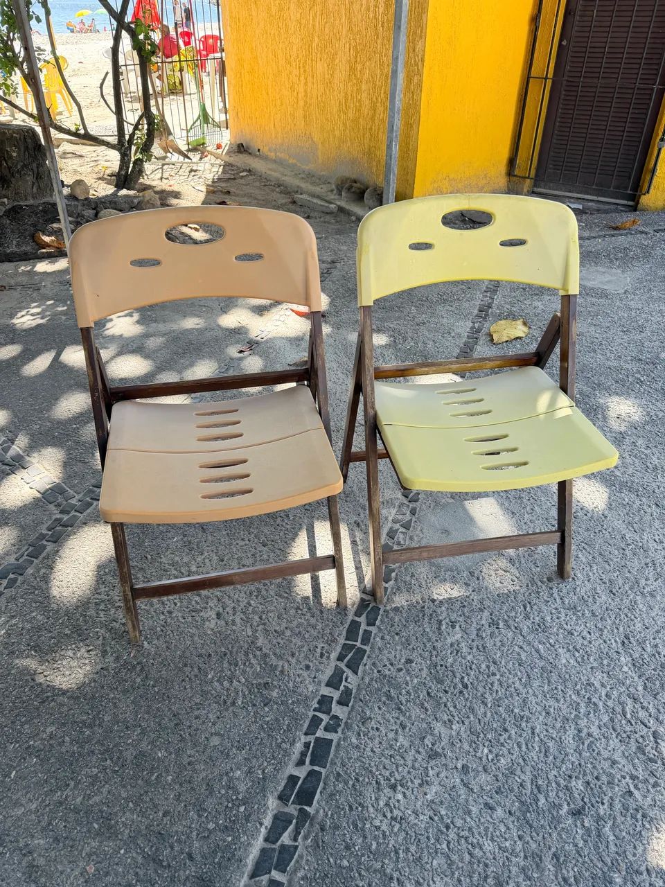 Cadeiras de madeira 