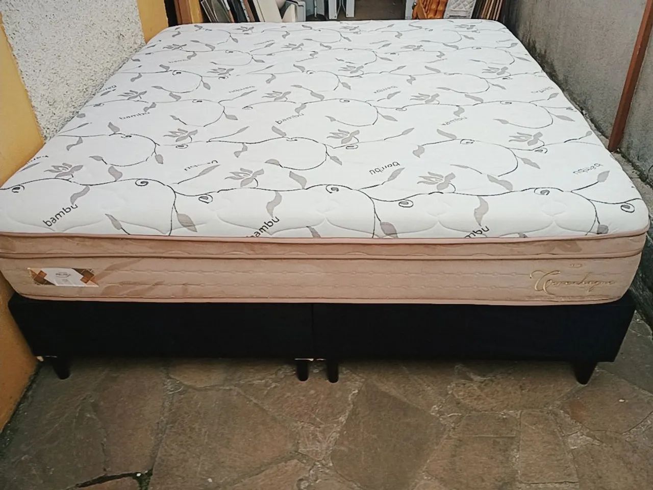 Conjunto box, tamanho King, com bases novas!