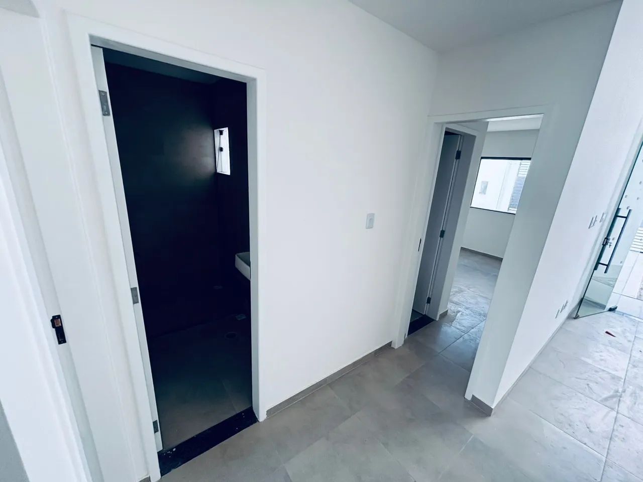 Vendo casa de 2/4 sendo uma suíte no sim  - Foto 3