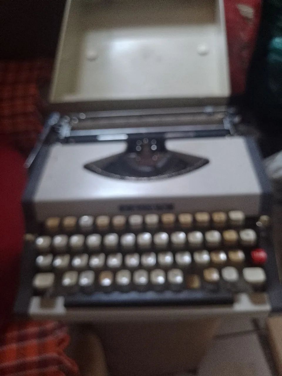 Máquina datilografia conservada e funciona 130 - Foto 2
