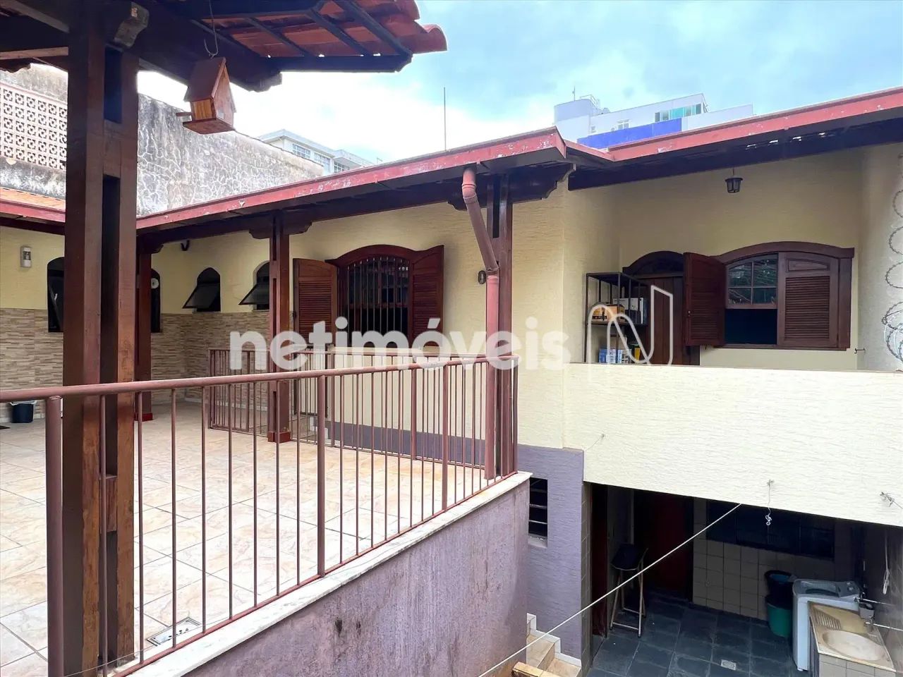 Imóvel ideal para que quer trabalhar e morar no mesmo endereço, com acessos independentes. - Foto 5