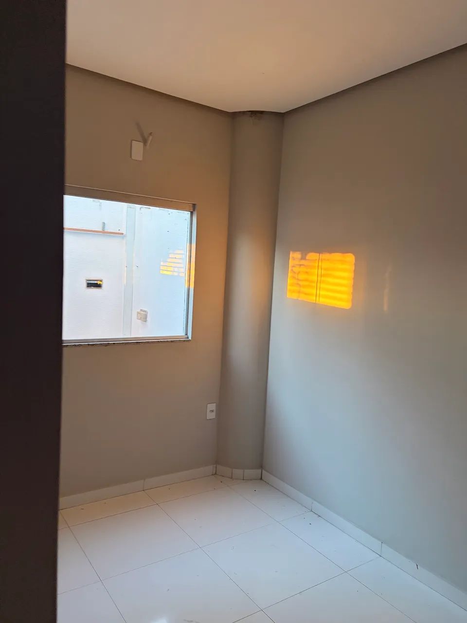 CASA COM EXCELENTE LOCALIZAÇÃO E NOVA PRONTA PRA MORAR.  - Foto 2