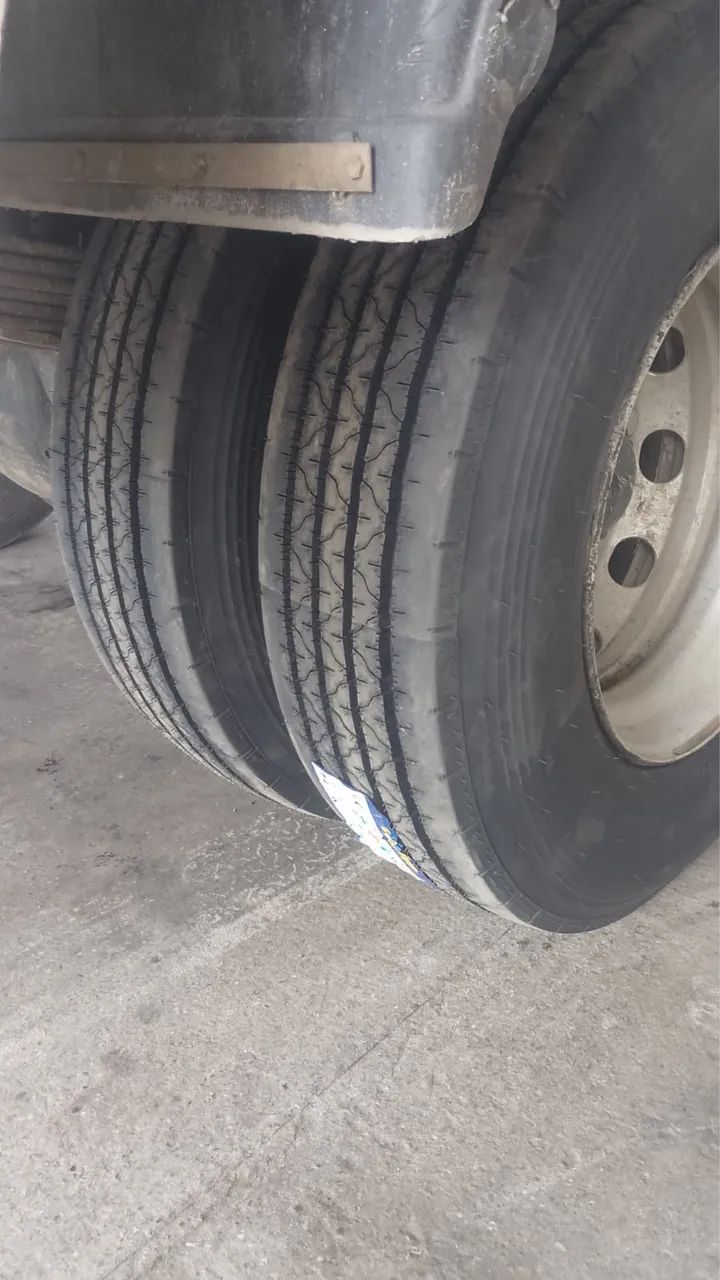 Vendo poli com 5 caixas de 5m3 sendo um com tampa! - Foto 3