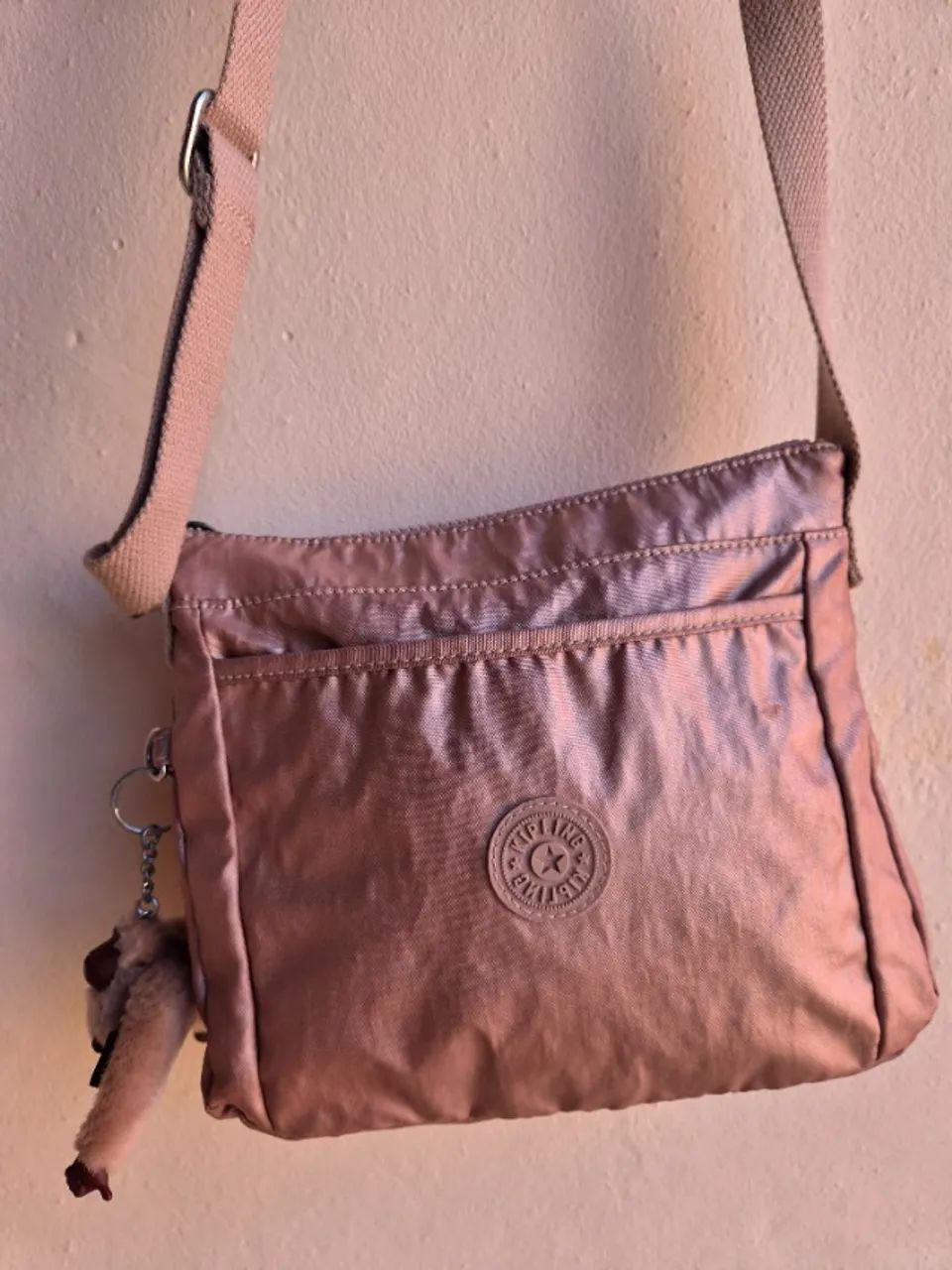 Bolsa Kipling original rosa metálico