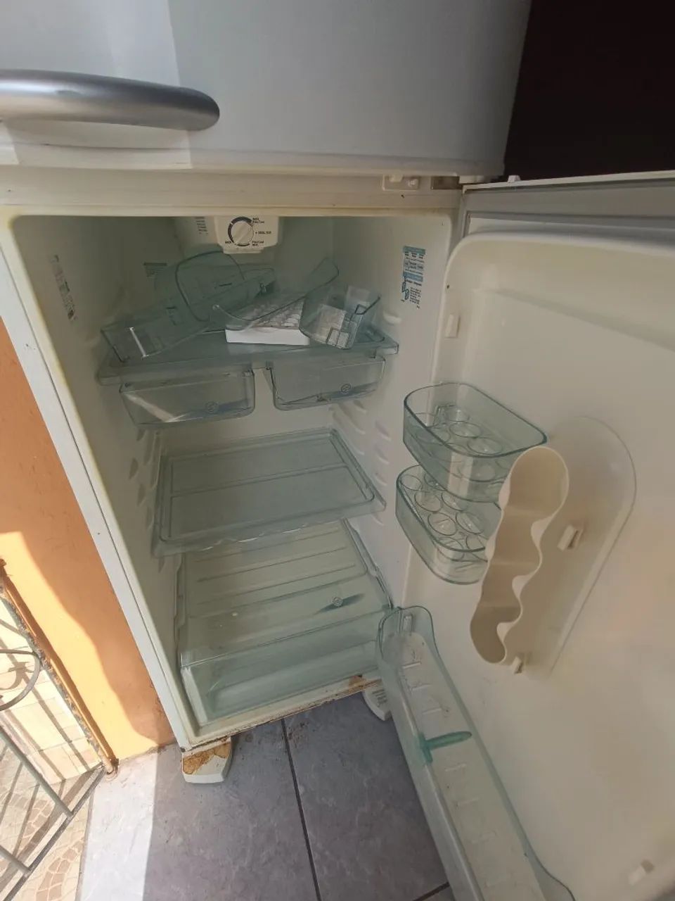 Geladeira com defeito  - Foto 4