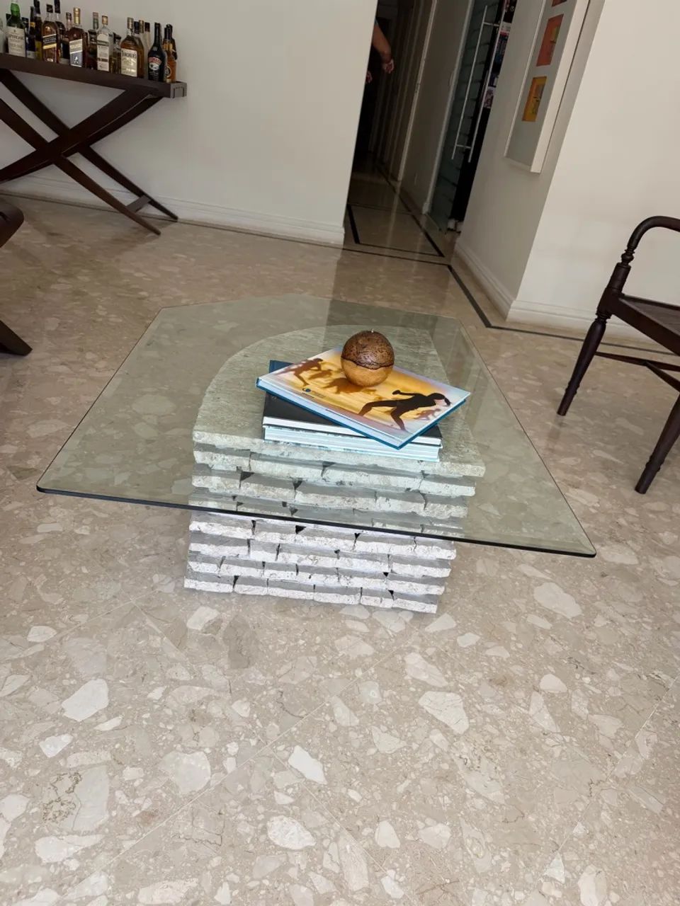Mesa de centro com tampo de vidro - Foto 2