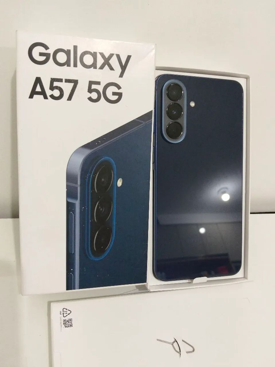 Galaxy A57 novo 256/8 5G Com detalhe na borda lateral - Celulares
