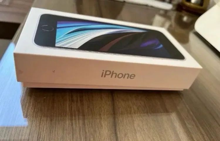 iPhone SE modelo 2022 - Foto 2