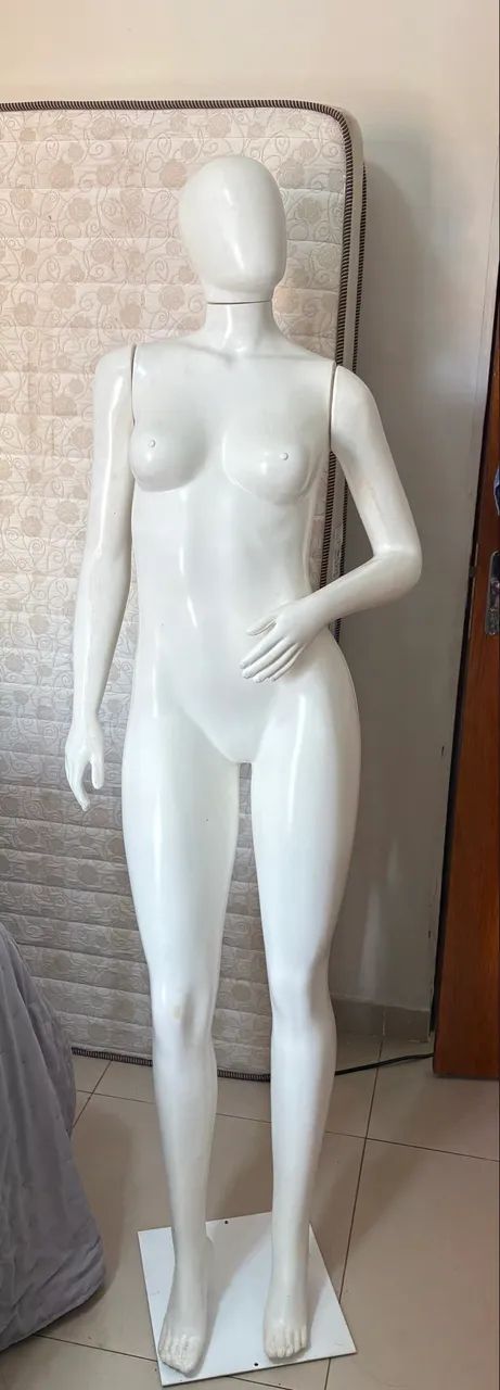Roupas e outros itens de loja de roupas feminina - Foto 2
