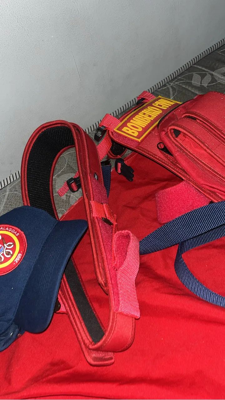 Calça ,porta treco ,chapéu,cinto