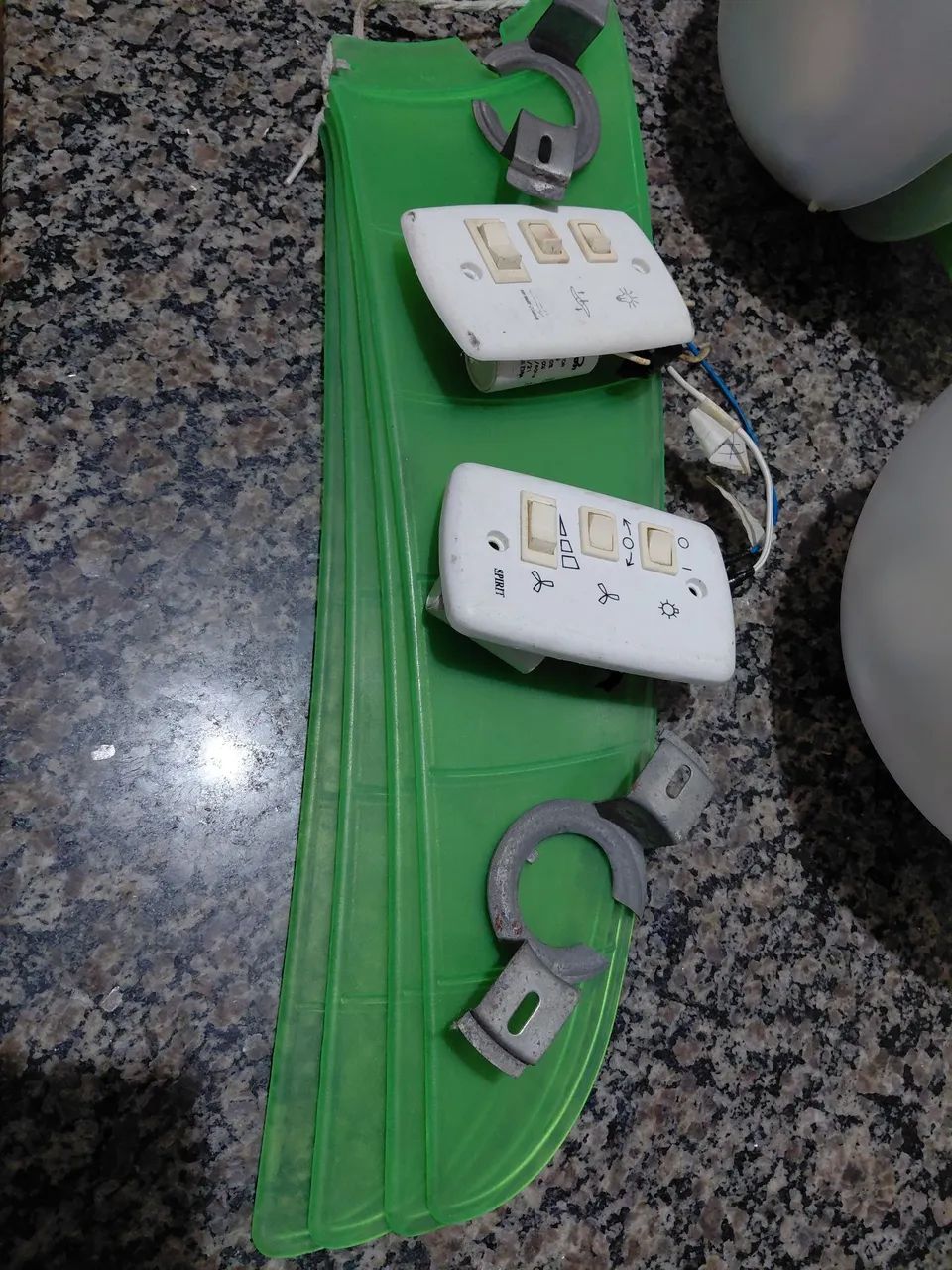 02 Ventiladores de teto splint com 02 hélices completo com 2 lampadas - Foto 5