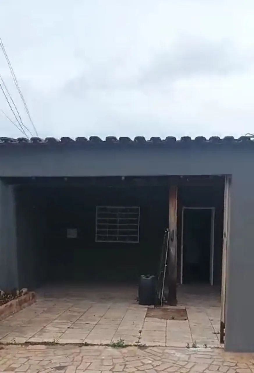 Casa Grande e espaçosa com 4 quartos e 2 banheiros 