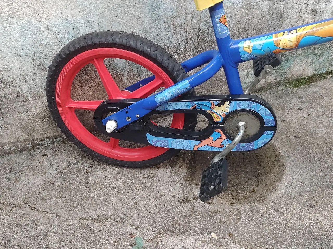 Bicicleta infantil tema Superman - Foto 3