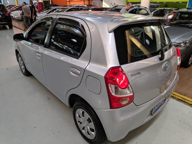 Toyota Etios XS 2013 Prata (Completo / Baixo Km) - Foto 6