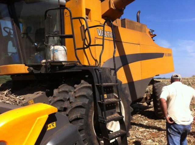 Colheitadeira Valtra 6500 - plataforma de 25 pes - Impecavel!!! - Foto 3