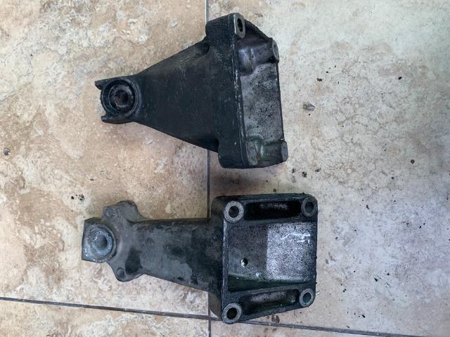Suporte do coxin da mercedes sprinter cdi 311ou313 original cada 80 reais - Foto 4