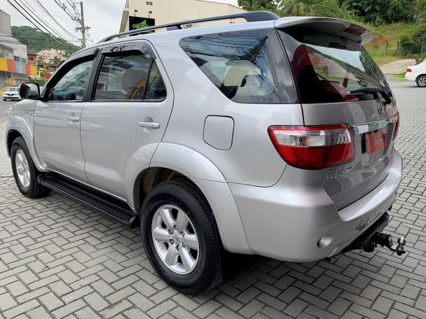 HILUX SW4 2010/2011 3.0 SRV 4X4 7 LUGARES 16V TURBO INTERCOOLER DIESEL 4P AUTOMÁTICO - Foto 10