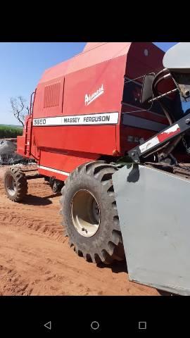 Colheitadeira MF Advanced 5650 ano 2004/ 4.772 h plataforma 17 pés R$ 110 mil.