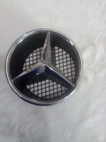 Suporte com emblema da mercedes  C180  c200  GLA 2008 até 2014 - Foto 2